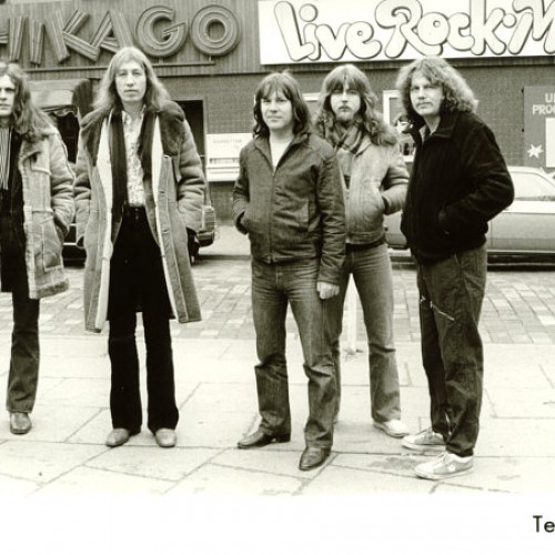 1980 - Nach der Vorab-Single ″Magisches Licht ⁄ Großstadt″ erscheint (erstmals zeitgleich in Ost und West) das Album ″Schwanenkönig″. In der BRD wird eine weitere Single ausgekoppelt (″Schwanenkönig ⁄ Le Doyen II″). Peter Maffay landet mit der Coverversion von ″Über sieben Brücken″ einen Riesenhit. In der Folge werden die LP ″Albatros″ und die Single ″Über sieben Brücken ⁄ Blues″ bei Teldec⁄POOL neu aufgelegt. KARAT erhält zum zweiten Mal in Folge den Interpretenpreis des Jugendmagazins ″neues leben″.