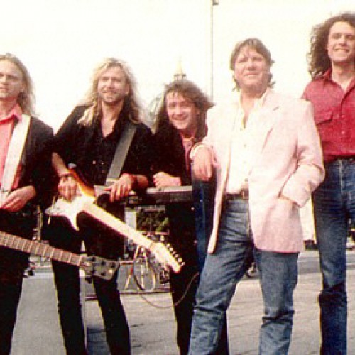 1992 - Der neue Song >Kind< wird als Single bzw. Maxi-CD veröffentlicht. Thomas Kurzhals steigt aus und wird von Martin Becker an den Keyboards abgelöst.