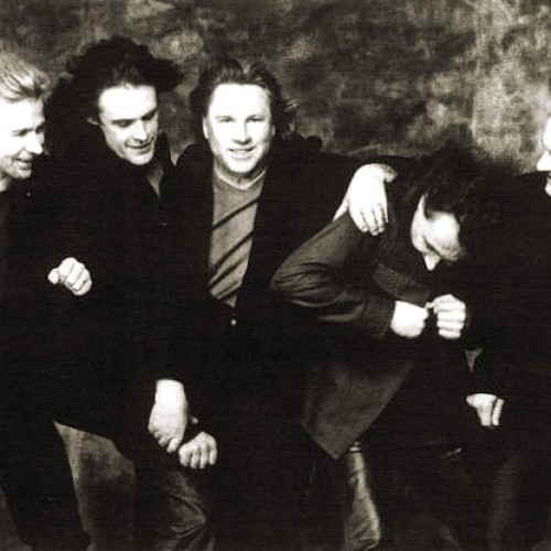 1995 - KARAT ist pünktlich zum 20-jährigen Bestehen mit der CD ″Die geschenkte Stunde″ und einem großen Jubiläumskonzert auf der Trabrennbahn in Berlin-Karlshorst zurück. Auch die Gastauftritte von den Puhdys, City, Ute Freudenberg und Hans die Geige machen das Konzert zu einem großen Ereignis.