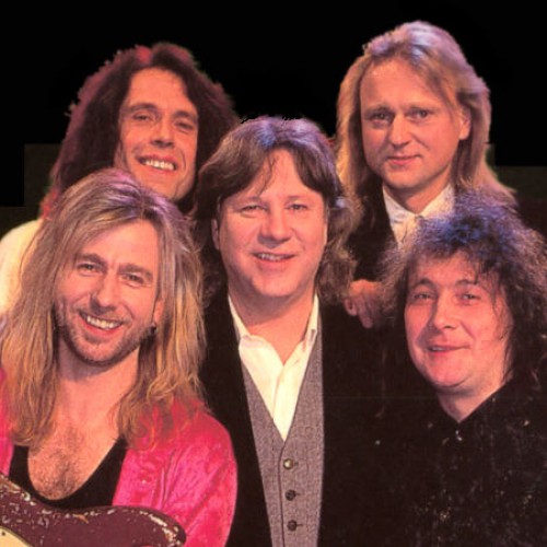 1996 - KARAT tritt am 26. Mai zusammen mit den Puhdys, Stern Combo Meißen, City u.a. beim Rockpalast des WDR auf der Berliner Waldbühne auf und hat einen neuen Song im Gepäck: ″Was wäre wenn″.