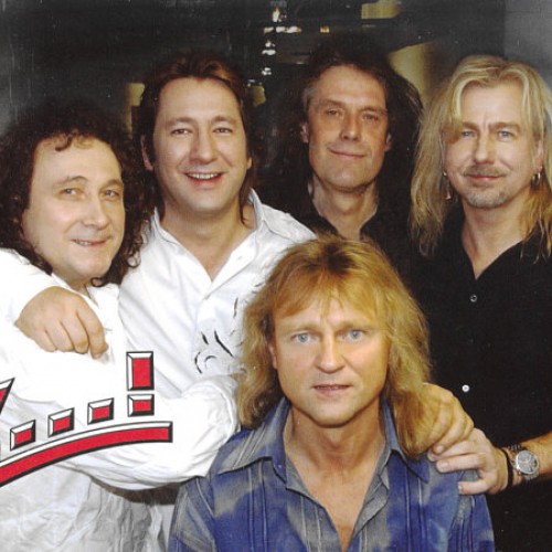 2006 - Im April startet ″K...!″ mit der langerwarteten neuen Single ″Der letzte Countdown″ in die Tour-Saison. Der Sommer bietet neben zahlreichen weiteren Konzerten zwei herausragende Highlights: das ″Classic Open Air″″ auf dem Berliner Gendarmenmarkt und die Live-Premiere des brandneuen Songs ″Verloren (Für K.)″. Auf der Weihnachtstour unter dem Motto ″Winterzeit″ wird mit der Girl-Group ″Mëdlz″ ein überraschender Gast präsentiert. Der gemeinsame Song ″Winterzeit″ wird im November der Öffentlichkeit vorgestellt.  / Foto Benjamin Weinkauf